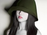 带帽子女孩