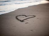 浪漫的爱心海滩