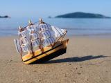 沙滩上的帆船模具
