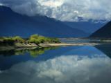 西藏林芝湖泊风景