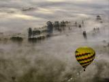 云雾上的热气球