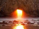 岩洞中透出的阳光