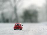 雪地里的小汽车