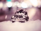 雪中玩具车