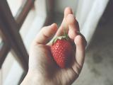 手中草莓