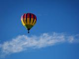 飞翔在蓝天的热气球