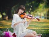 热爱小提琴的女孩