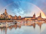 彩虹中的德累斯顿城市