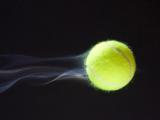 空中旋转的网球