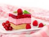 美味可口的树莓蛋糕
